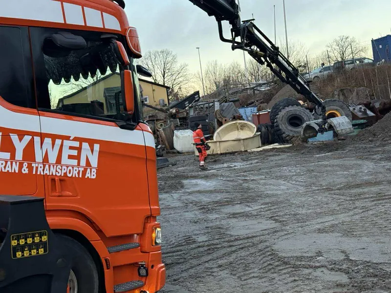 Kranskopa i Kisa - Lywén Kran & Transport hanterar grus, jord och material i Kinda kommun, Östergötland