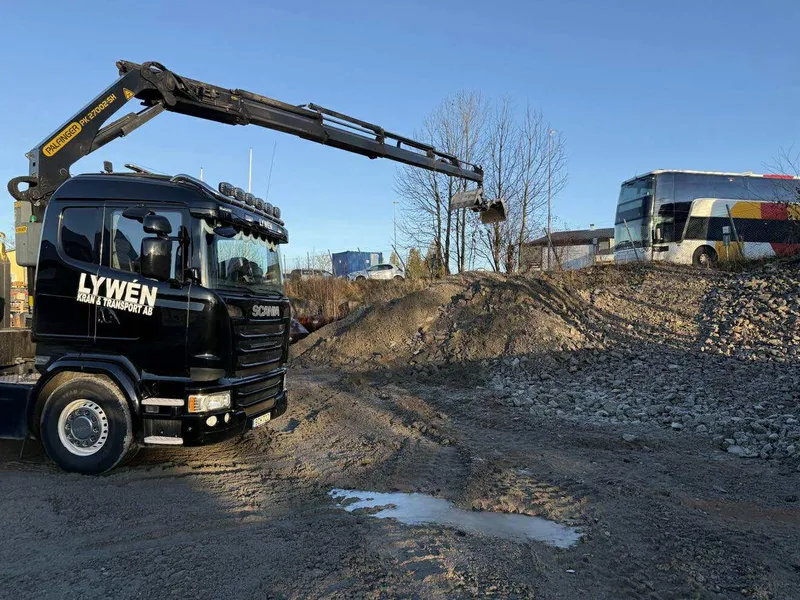 Kranskopa och schaktning i Kisa - Lywén Kran & Transport hanterar grus och jord i Östergötland